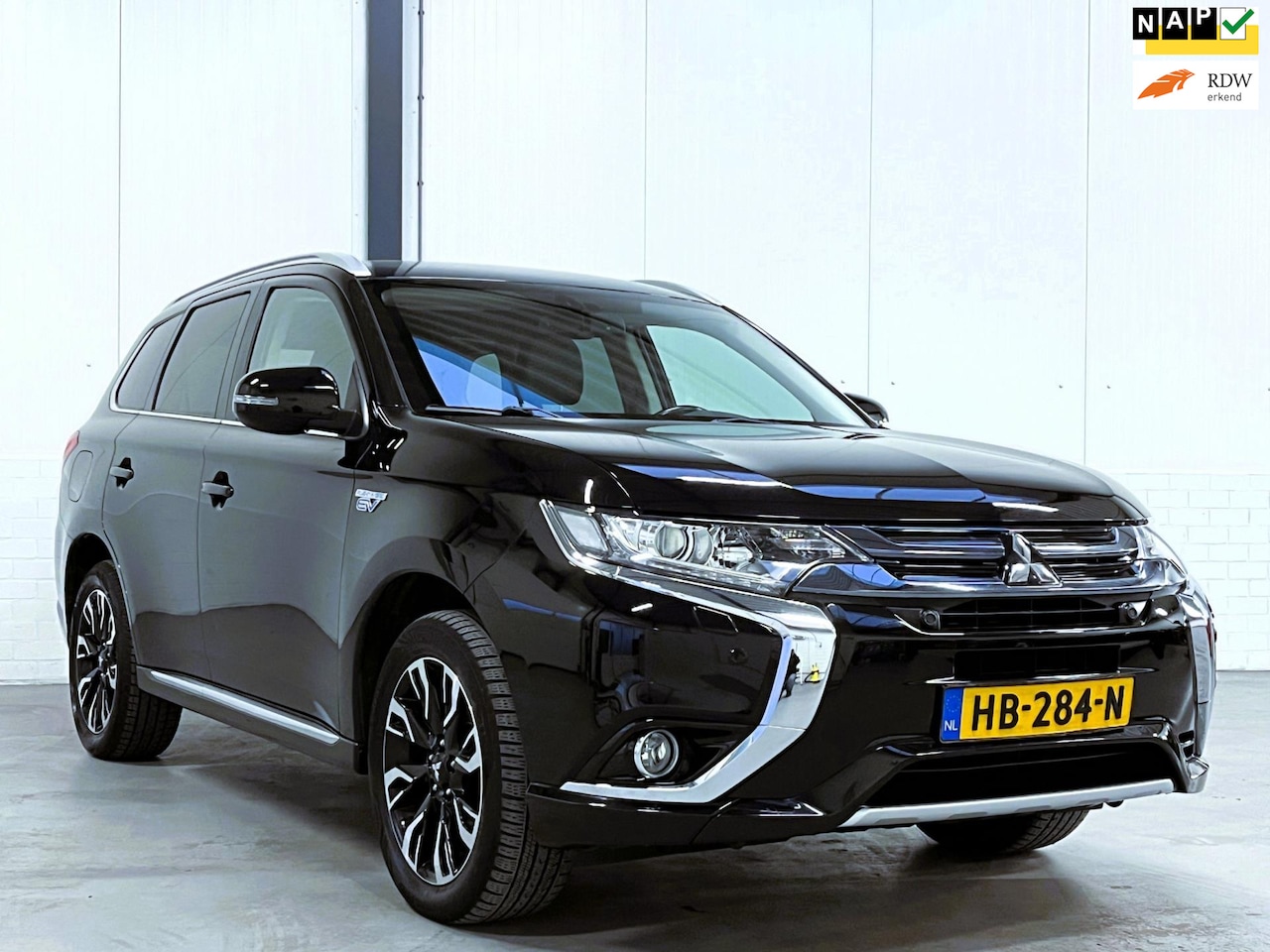 Mitsubishi Outlander - 2.0 PHEV Executive Edition Dealer O.H. - AutoWereld.nl