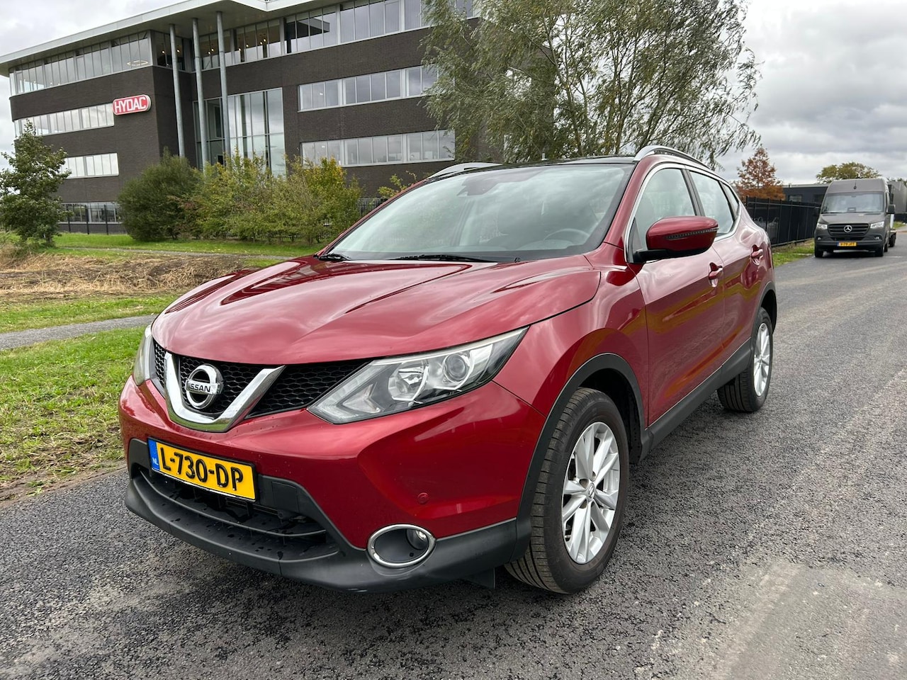 Nissan Qashqai - 1.2 Connect Edition cruise trekhaak pano navi stoelverwarming climate control etc etc - AutoWereld.nl
