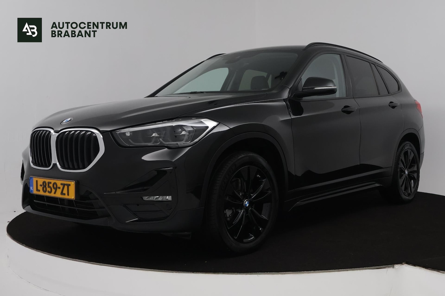BMW X1 - SDrive18i Business Edition (NAVIGATIE, STOELVERWARMING, HEAD-UP, SFEEVERLICHTING, 1e EIGEN - AutoWereld.nl