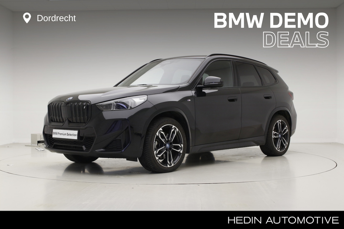 BMW iX1 - xDrive30 67 kWh | Panorama | Camera | Harman Kardon | BSI 4jr - AutoWereld.nl