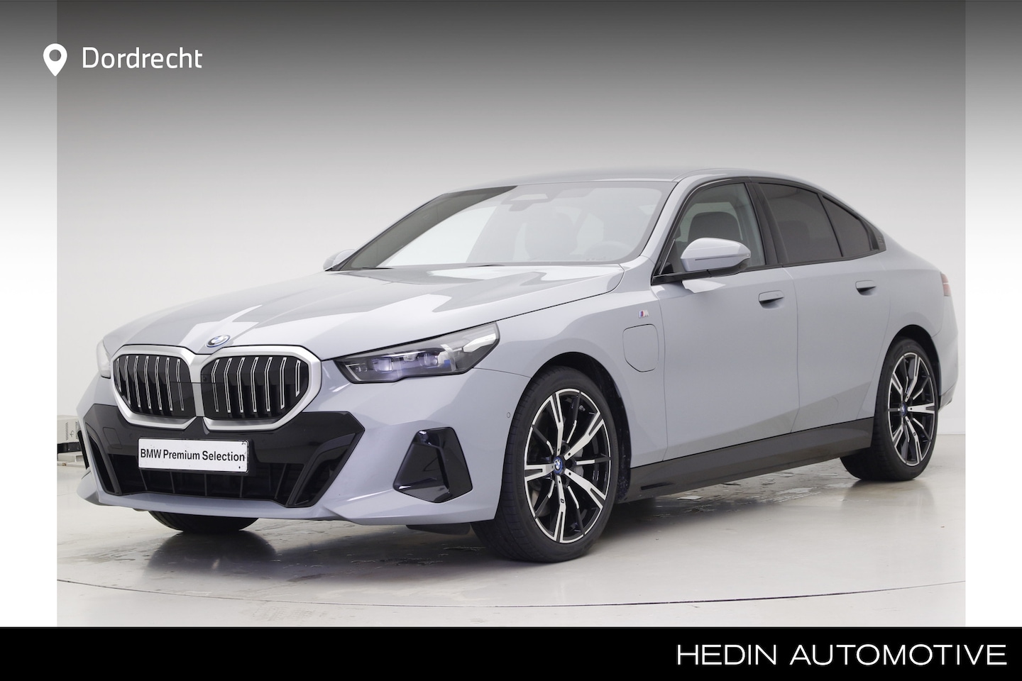 BMW 5-serie - 550e xDrive M-Sport | Trekhaak | CoPilot | 20" | Bowers & Wilkins Surround - AutoWereld.nl