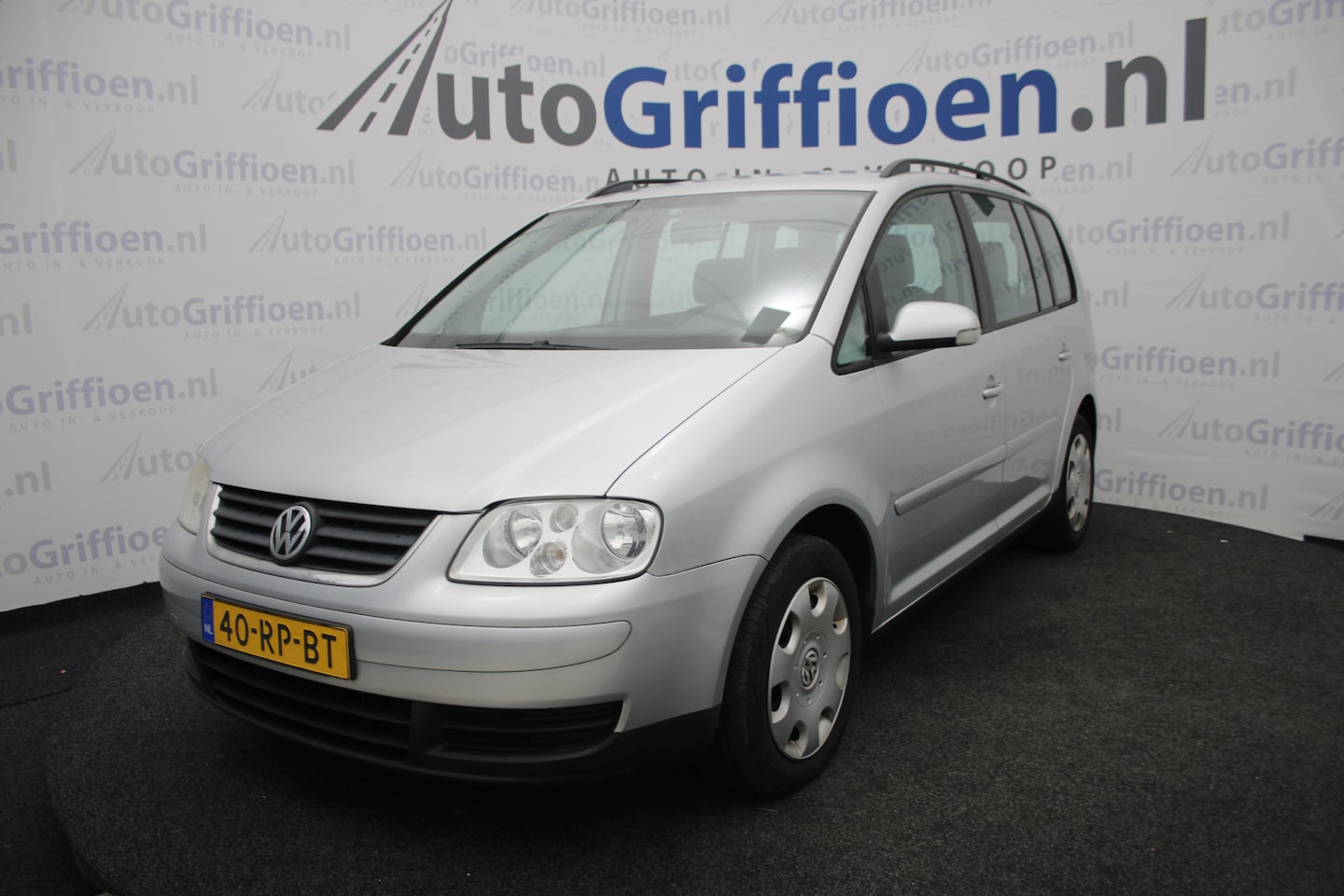Volkswagen Touran - 2.0-16V FSI Trendline nette MPV met trekhaak - AutoWereld.nl