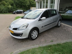 Renault Clio - 1.6-16V Team Spirit Zo Mee Inruilkoopje