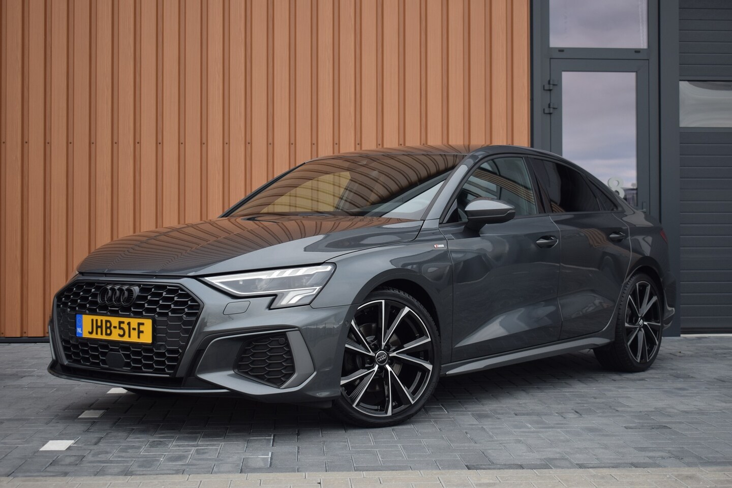 Audi A3 Limousine - 35 TFSI 150pk S-tronic S-line | ACC | Carplay | Sfeer | LED | 19" - AutoWereld.nl