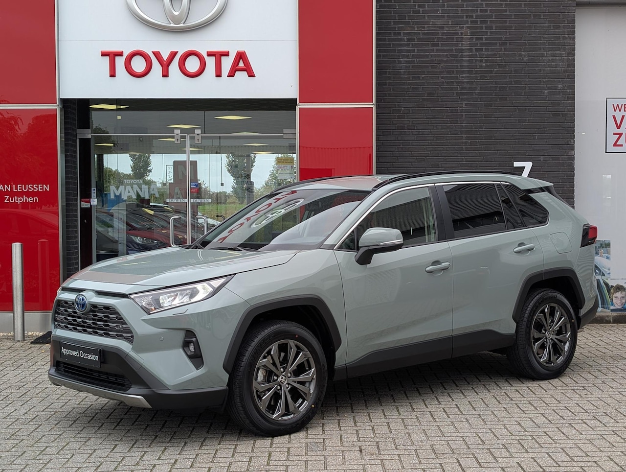 Toyota RAV4 - 2.5 Hybrid Style SPECIALE LAK STUUR- STOEL- EN VOORRUITVERWARMING LEER APPLE & ANDROID ELE - AutoWereld.nl
