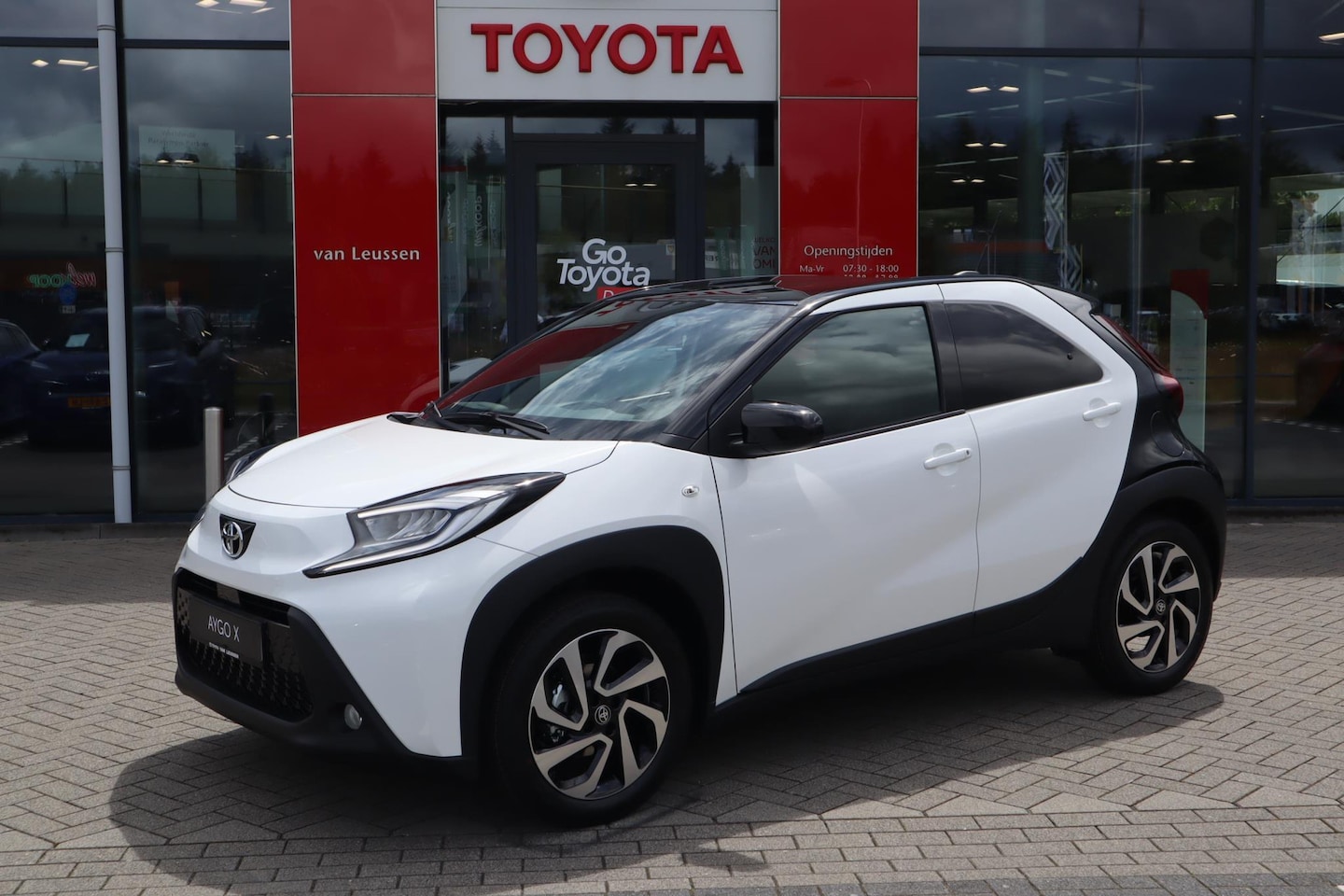 Toyota Aygo X - PULSE 5-DEURS NIEUW UIT VOORRAAD LEVERBAAR! APPLE/ANDROID CAMERA CLIMA 17"LMV PRIVACY-GLAS - AutoWereld.nl