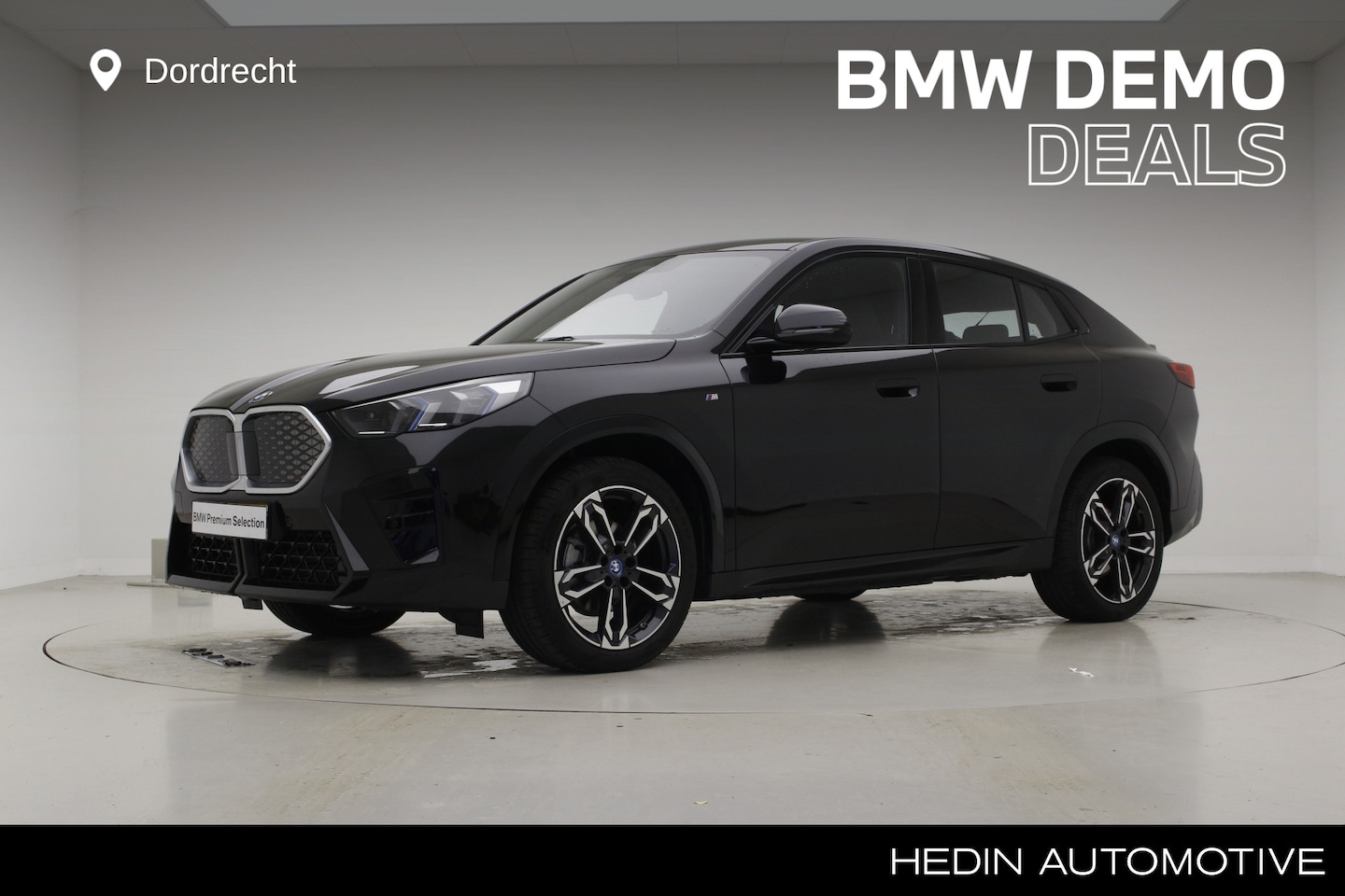 BMW iX2 - eDrive20 67kWh | M-Sport | 19" | Voorbereiding Driving Assistant Plus | Camera - AutoWereld.nl