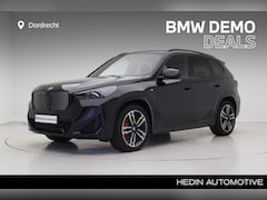 BMW iX1 - eDrive20 67 kWh M-Sport | 19" | Trekhaak | Driving Assistant Plus | Premium Pack | Panoram