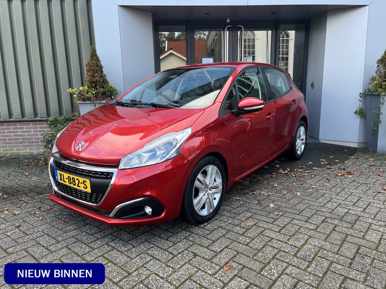 Peugeot 208 - 1.2 PureTech Signature 83 pk | Airco | Cruise control | Parkeersensoren | Navigatie | App- - AutoWereld.nl
