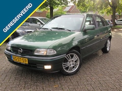 Opel Astra - 1.6i NW Distributieset+schokdempers+banden Klassieker