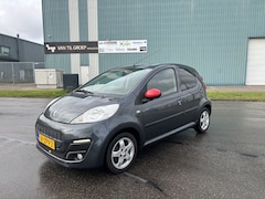 Peugeot 107 - 1.0i Sportium 5-Deurs 68 PK. Zuinige en zeer leuke auto