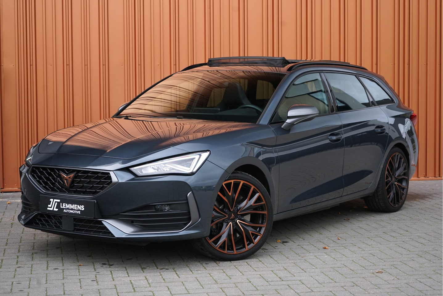 CUPRA Leon Sportstourer - 1.4 e-Hybrid VZ Chopper Edition Panodak ACC DAB 19" - AutoWereld.nl