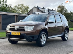 Dacia Duster - 1.6 Aniversare 2wd Airco*Leder*Trekhaak*LM velgen*Parkeersensoren*1e Eigenaar*Dealer onder