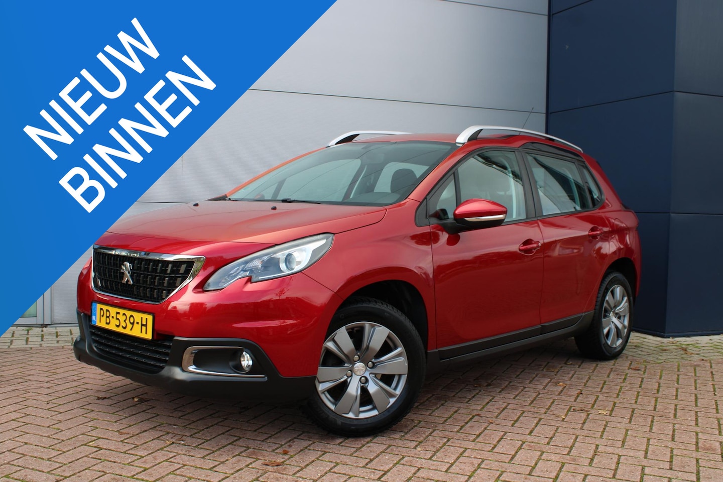 Peugeot 2008 - 1.2 PureTech Blue Lion Automaat Airco Navi Panoramadak Carplay Trekhaak 61.721km - AutoWereld.nl