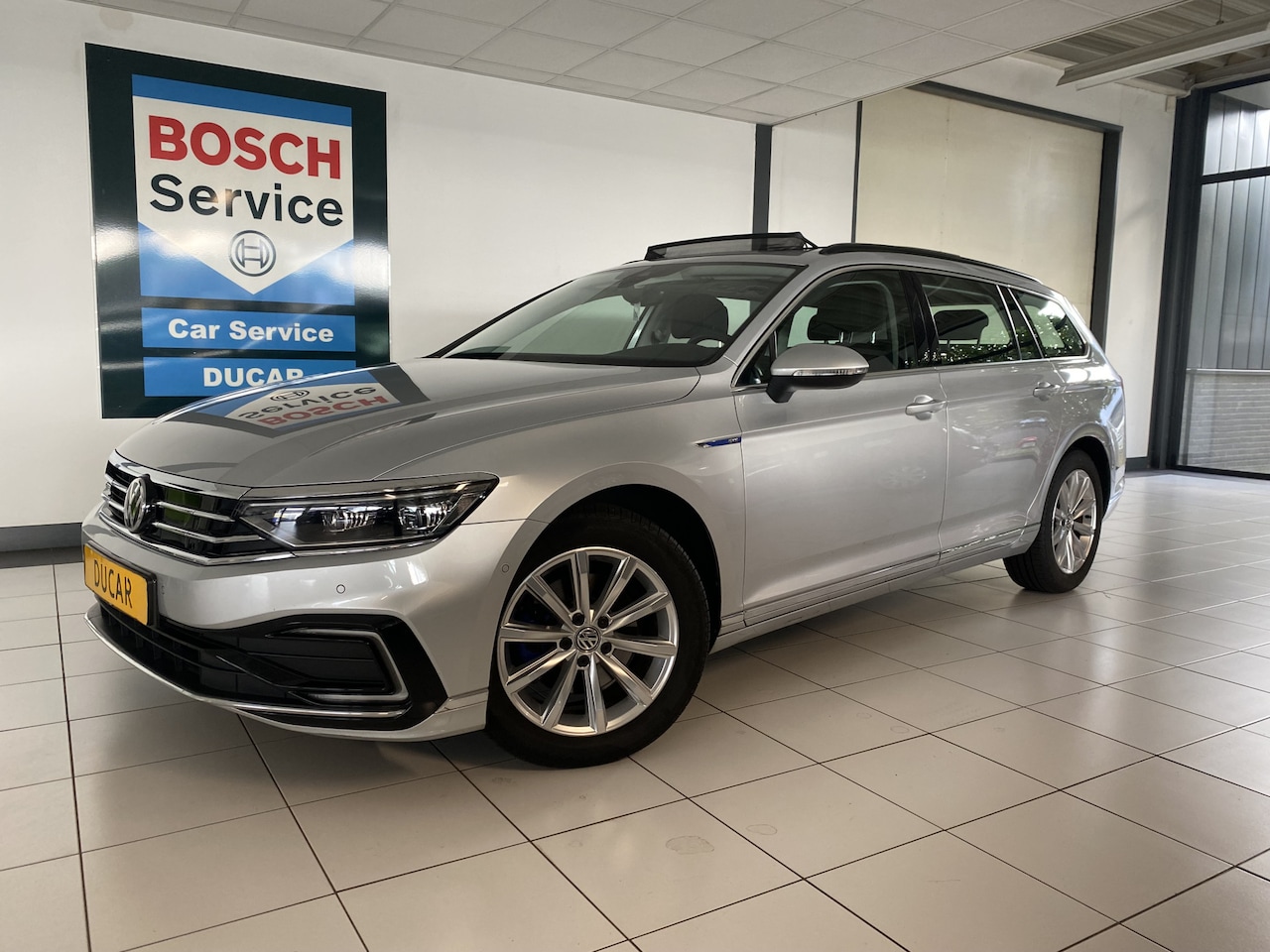 Volkswagen Passat Variant - 1.4 TSI PHEV GTE Business Panodak/ Trekhaak / apple carplay  / adaptive cruise / Navigatie - AutoWereld.nl