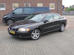 Volvo S60 - 2.4 D5 185Pk Edition I APK 11-2026 * Trekhaak * Clima * Lichtmetalen velgen