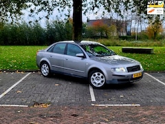 Audi A4 Limousine - 2.0 Exclusive MT / AUTOMAAT / LEER / STOELVERWARMING / AIRCO