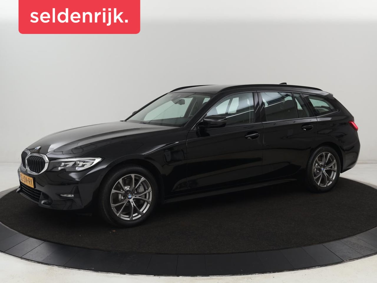BMW 3-serie Touring - 330e Sport Line | Stoelverwarming | Carplay | Sportstoelen | Half leder | Camera | Navigat - AutoWereld.nl