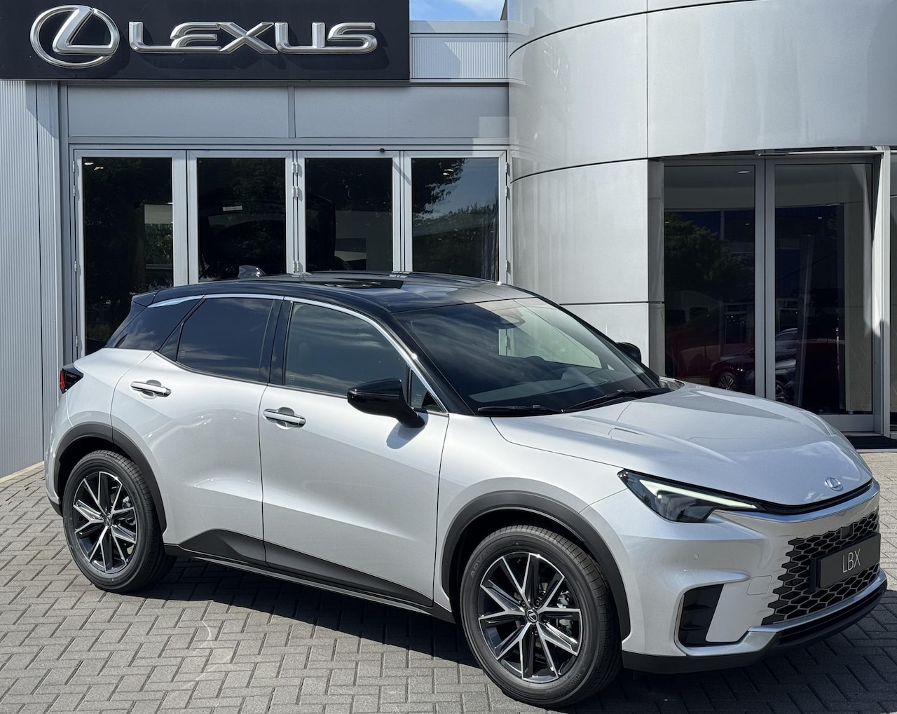 Lexus LBX - Emotion 2WD DIRECT LEVERBAAR TECH PACK STOELVERWARMING KEYLESS ELEK-KOFFERKLEP BLIND-SPOT - AutoWereld.nl