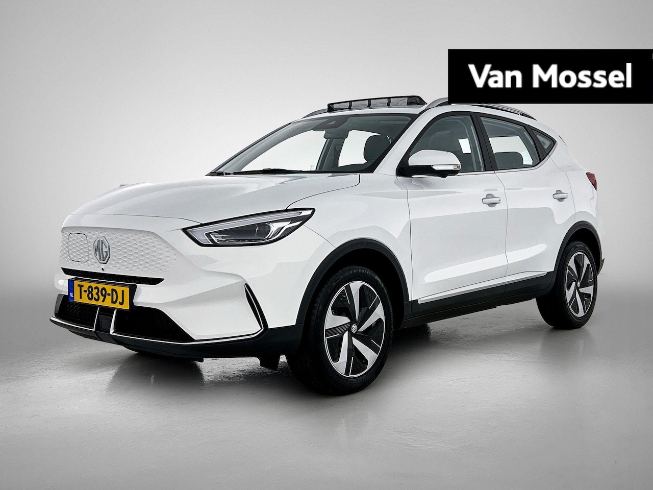 MG ZS - EV Standard Range Luxury 50 kWh | WLTP 320 KM | panorama/ Schuif kantel dak | 17"LMV | Nav - AutoWereld.nl