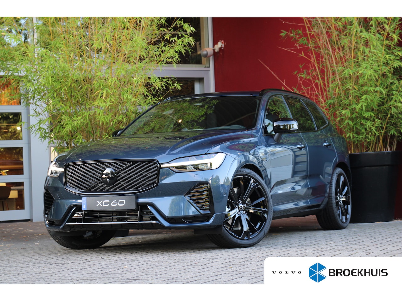 Volvo XC60 - 2.0 T8 Plug-in hybrid AWD Ultra Black Edition | Luchtvering | Bowers&Wilkins | Massage | P - AutoWereld.nl