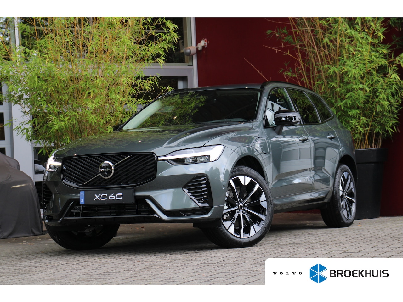 Volvo XC60 - T6 AWD Plug-in Hybrid Plus Dark | Panoramadak | Head-up | 360 Camera | Memory | Harman/Kar - AutoWereld.nl