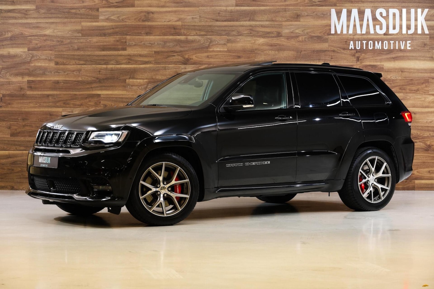 Jeep Grand Cherokee - 6.4 V8 SRT8|Grijs|Pano|Leder|LPG|Trekhaak| - AutoWereld.nl