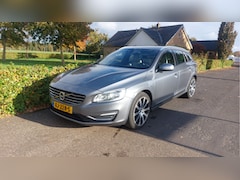 Volvo V60 - 2.4 D5 Twin Engine Special Edition CLIMA/NAVI/LEER/XENON BJ 2016