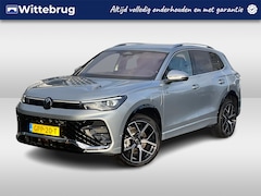 Volkswagen Tiguan - 1.5 eHybrid 204PK DSG R-Line Business / Leer / Head-Up Display / Harman Kardon / 20'' LMV