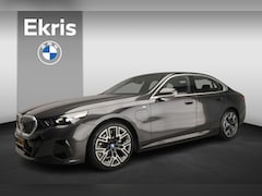 BMW 5-serie - Sedan 530e | M-Sportpakket | LED | HUD | Schuifdak | Active cruise | Comfortzetels | DAB |