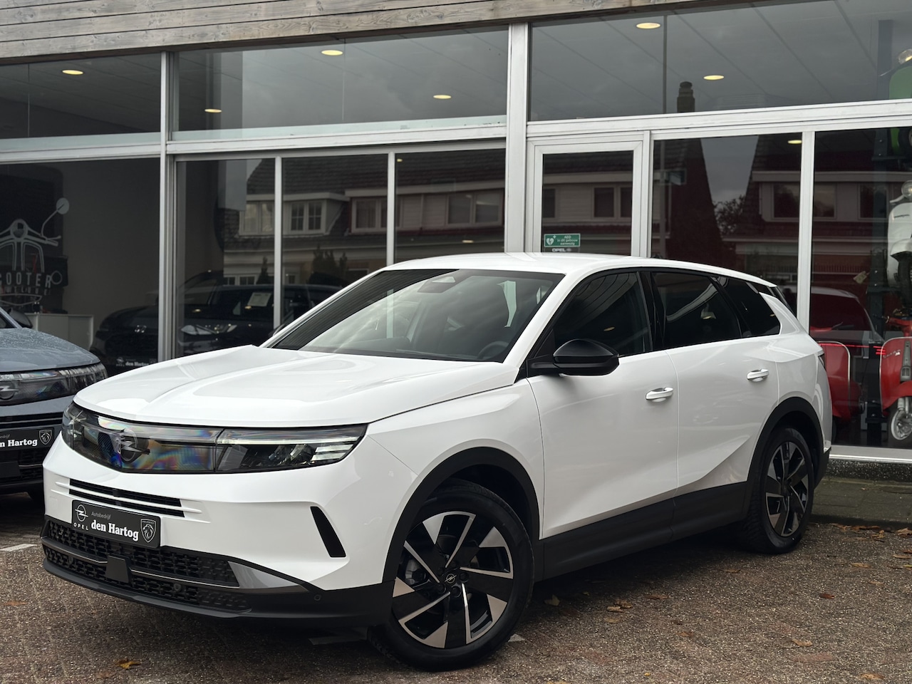 Opel Grandland - 1.2 Turbo Hybrid Business Edition Trekhaak/Stoel+stuur verwarming/Electr achterklep. - AutoWereld.nl