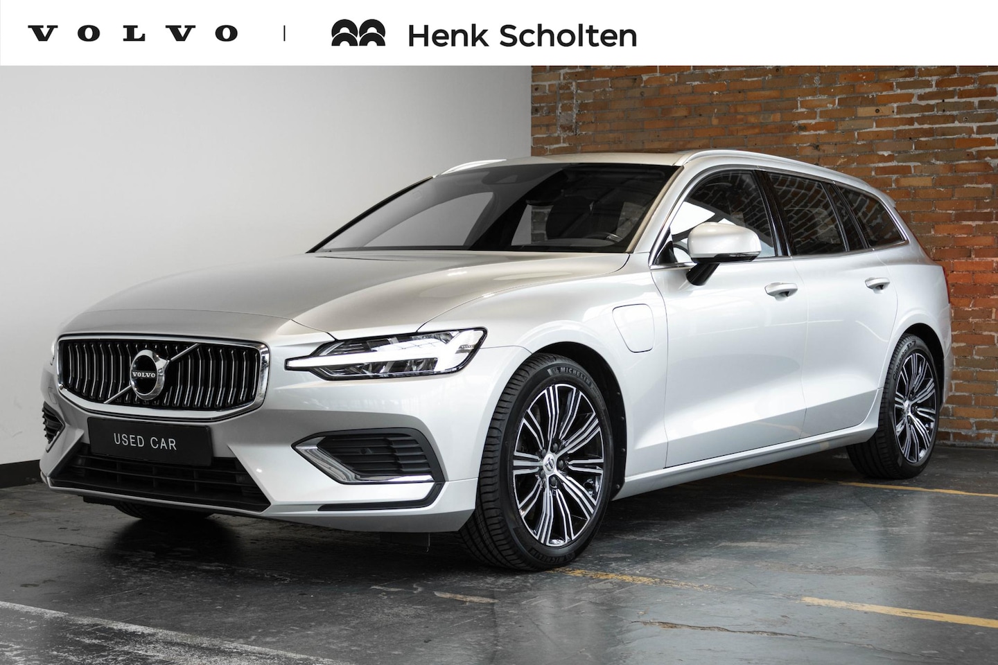 Volvo V60 - T6 Twin Engine AWD Inscription | Panoramadak | Stoelverwarming | Parkeersensoren voor + ac - AutoWereld.nl