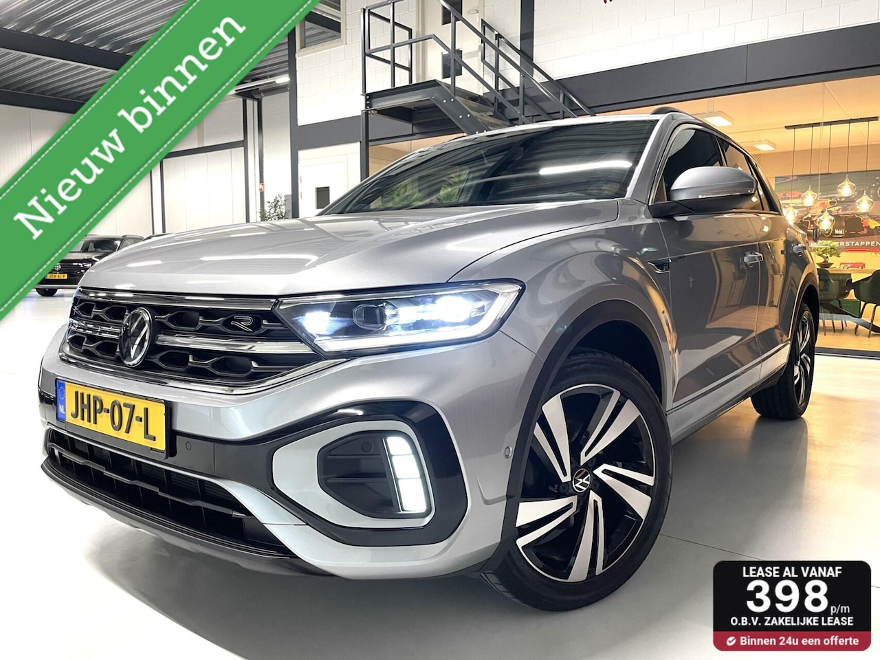 Volkswagen T-Roc - 1.5 TSI 2x R-Line/ Camera/ Keyless/ IQ LED/ 18''LMV/ CarPlay - AutoWereld.nl