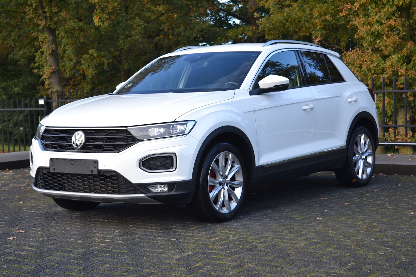 Volkswagen T-Roc - 1.5 TSi Sport | Navi | Camera | ACC | Virtual Cockpit | Trekhaak | Carplay | Climate | Stu - AutoWereld.nl