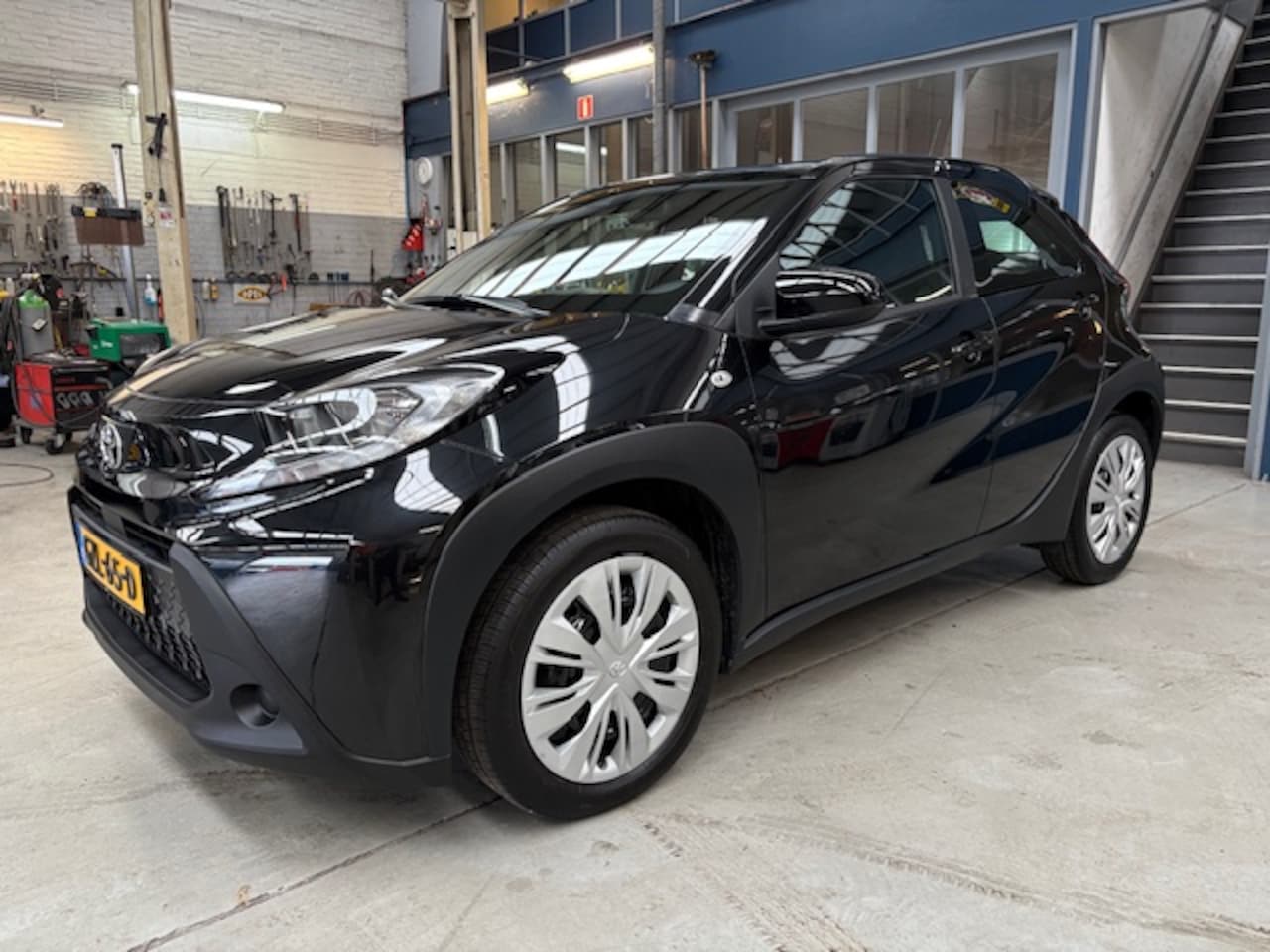 Toyota Aygo X - 1.0 VVT-i MT 72pk Play | *Uniek! 2.400 KM* | Apple carplay / Android auto | Airco | Cruise - AutoWereld.nl
