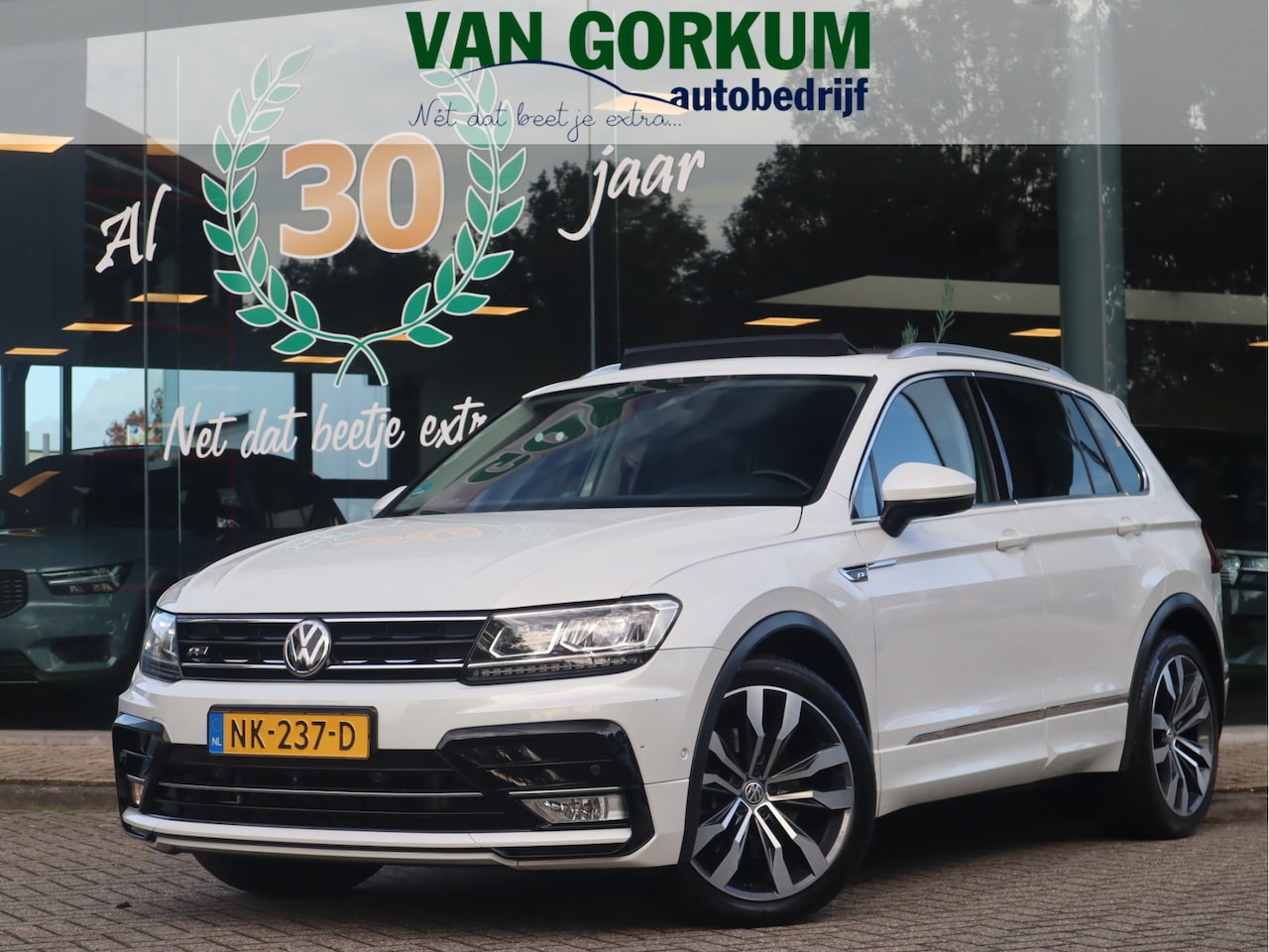 Volkswagen Tiguan - 2.0 TSI 4Motion Highline / R-Line / Panoramadak - AutoWereld.nl