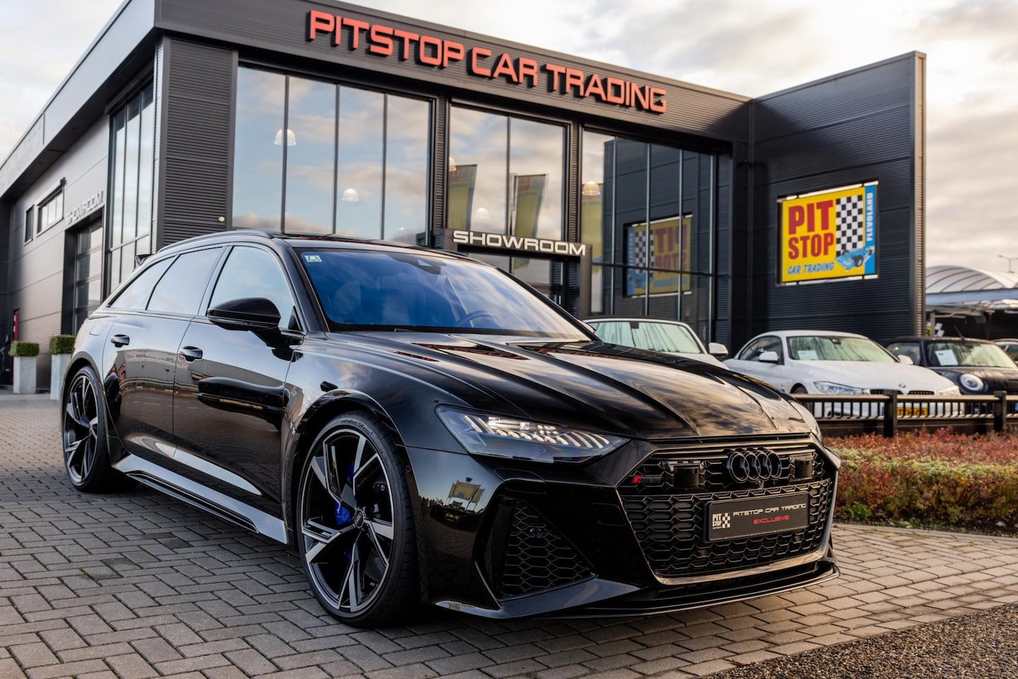 Audi RS6 - Avant RS 6 TFSI quattro, 600 PK, Keramisch, Pano, Trekhaak, RS-zetels - AutoWereld.nl