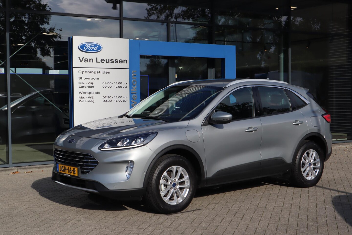 Ford Kuga - 2.5 PHEV TITANIUM EL-TREKHAAK EL-STOELEN BLISS P-SENSOREN CAMERA WINTERPACK 4-JR GARANTIE - AutoWereld.nl