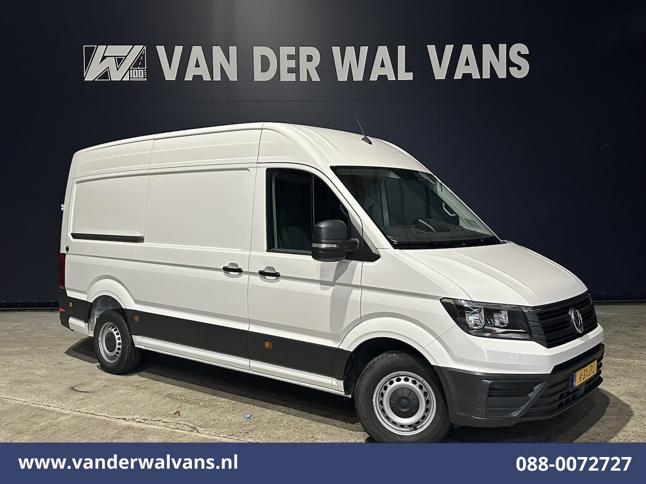 Volkswagen Crafter - 2.0 TDI 140pk L3H3 L2H2 Euro6 Airco | 3000kg Trekhaak | Camera | Leder stuurwiel adaptieve - AutoWereld.nl