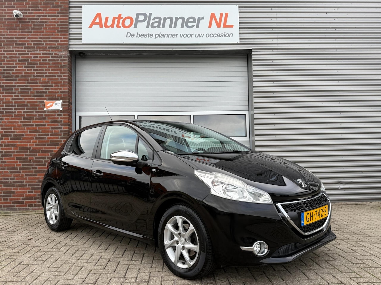 Peugeot 208 - 1.2 PureTech Style! 5-Deurs! Airco! Cruise! Navi! - AutoWereld.nl