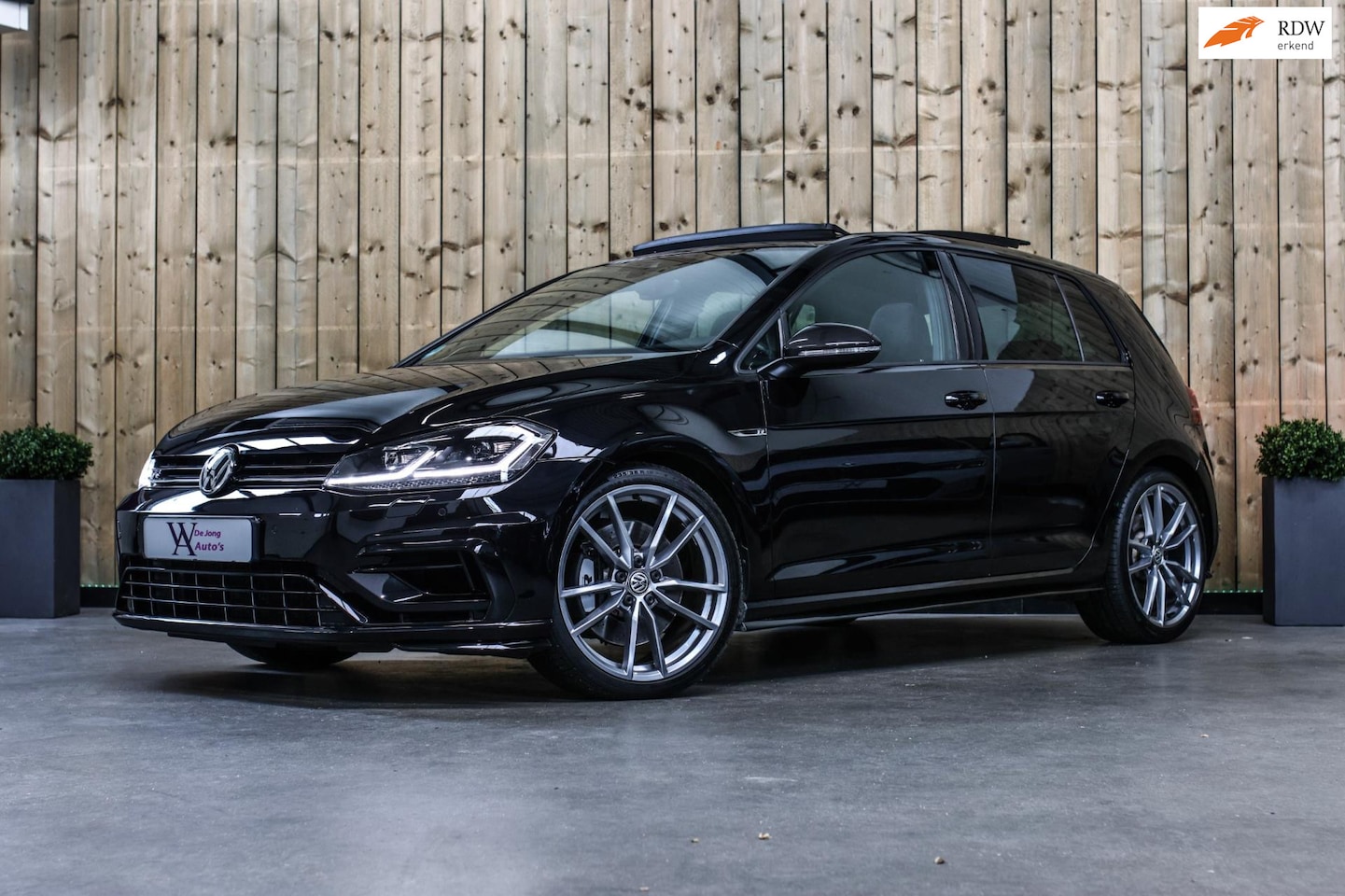 Volkswagen Golf - 2.0 TSI 4Motion R *Pano*Dynaudio*Keyless*1e eigenaar* - AutoWereld.nl