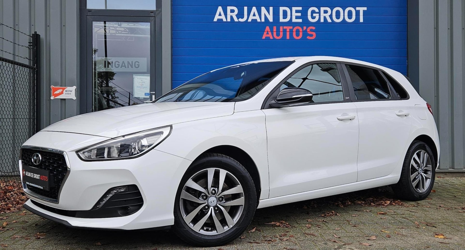 Hyundai i30 - 1.4 100PK Airco Cruise Camera Carplay® Lane Assist 4 cilinder - AutoWereld.nl