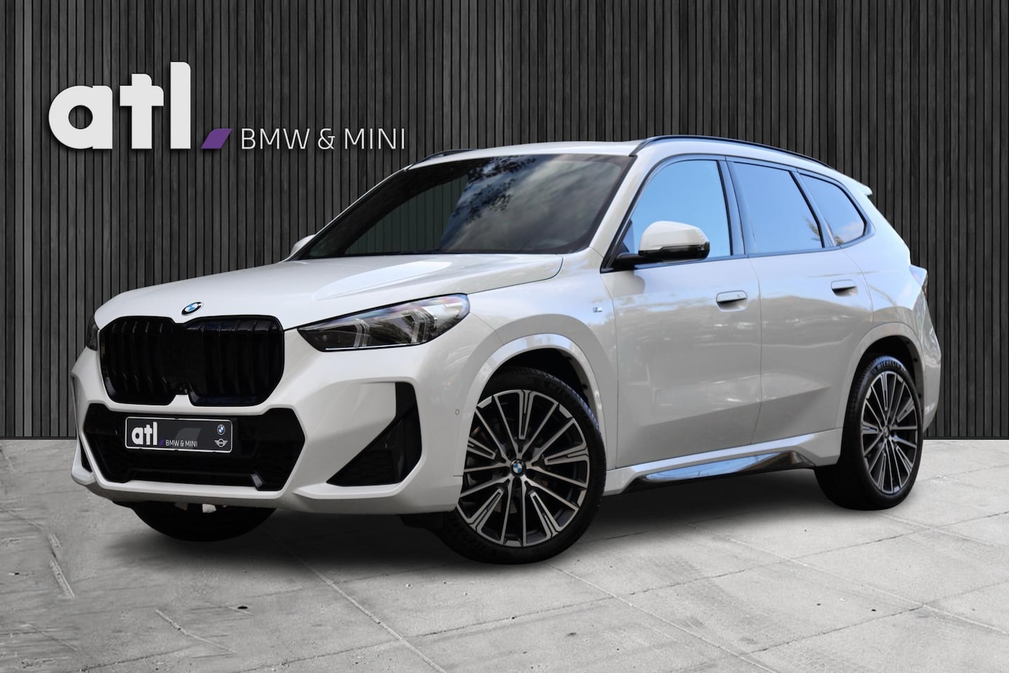 BMW X1 - sDrive20i VOL | M-Sport | Pano | HUD | Harman Kardon | Keyless | Adap Cruise | 360 cam | C - AutoWereld.nl