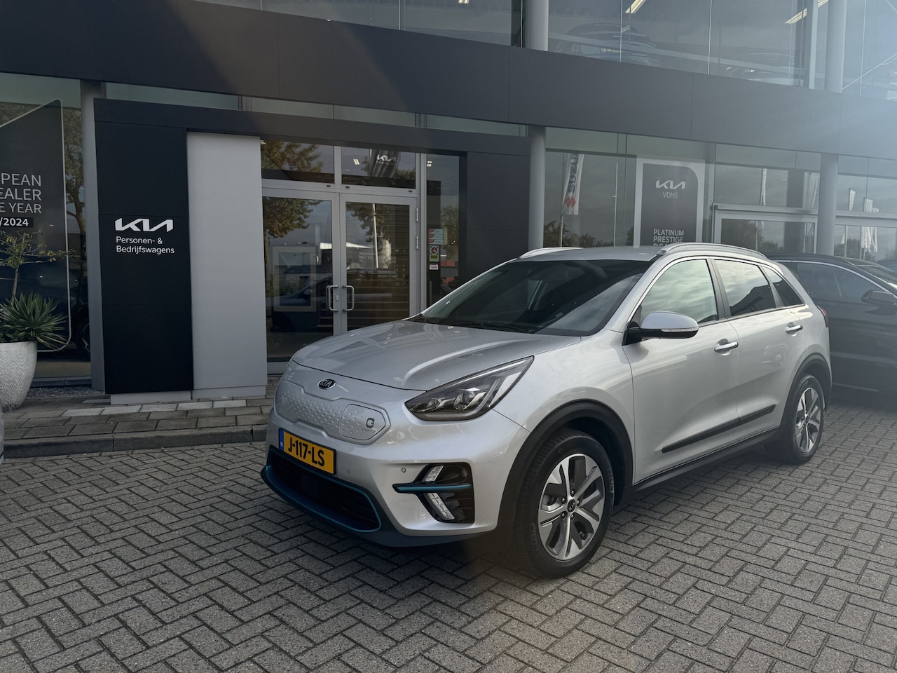 Kia e-Niro - ExecutiveLine 64 kWh 1e eigenaar! NAVI | Leder | Zeer mooie auto info frank Eijsbouts - AutoWereld.nl