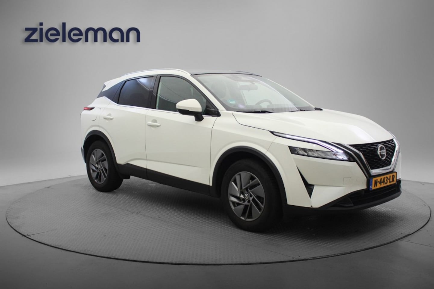 Nissan Qashqai - 1.3 MHEV Accenta - Panorama, Carplay, Navi, Camera - Nieuw Model 2022 - AutoWereld.nl