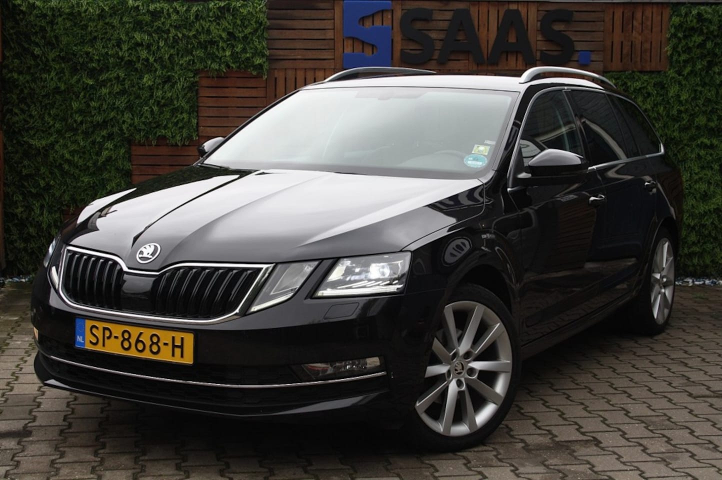 Skoda Octavia - 1.5 TSI / NAP / Leer / Xenon / Trekhaak / Keyless Go - AutoWereld.nl