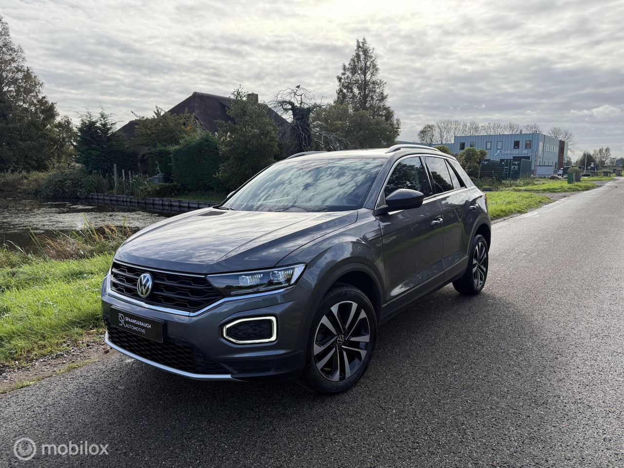Volkswagen T-Roc - 1.5 TSI DSG United / Cam / Navi / CarPlay - AutoWereld.nl