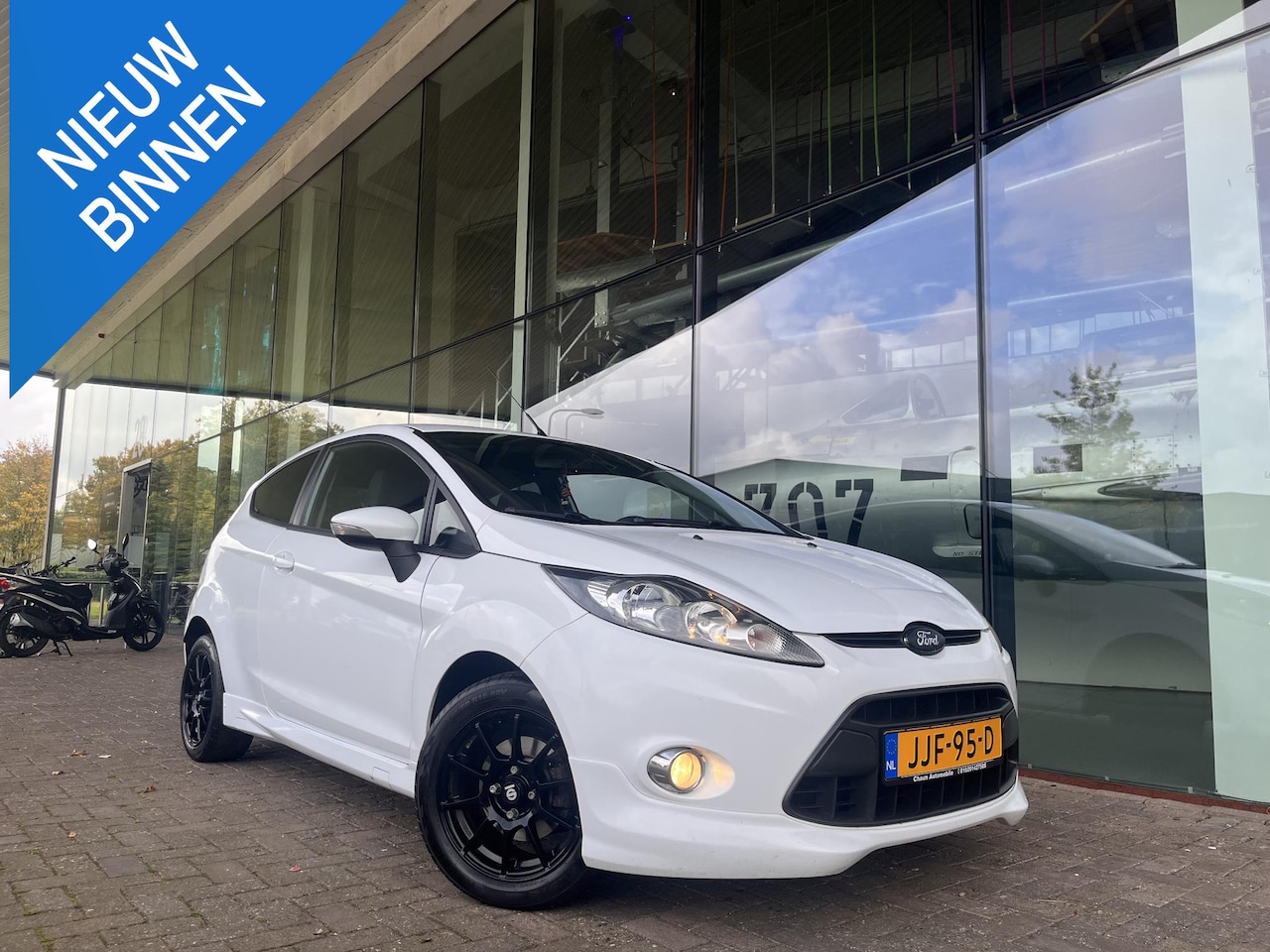 Ford Fiesta - 1.25 ST LINE 82 PK BLACK & WHITE - AutoWereld.nl