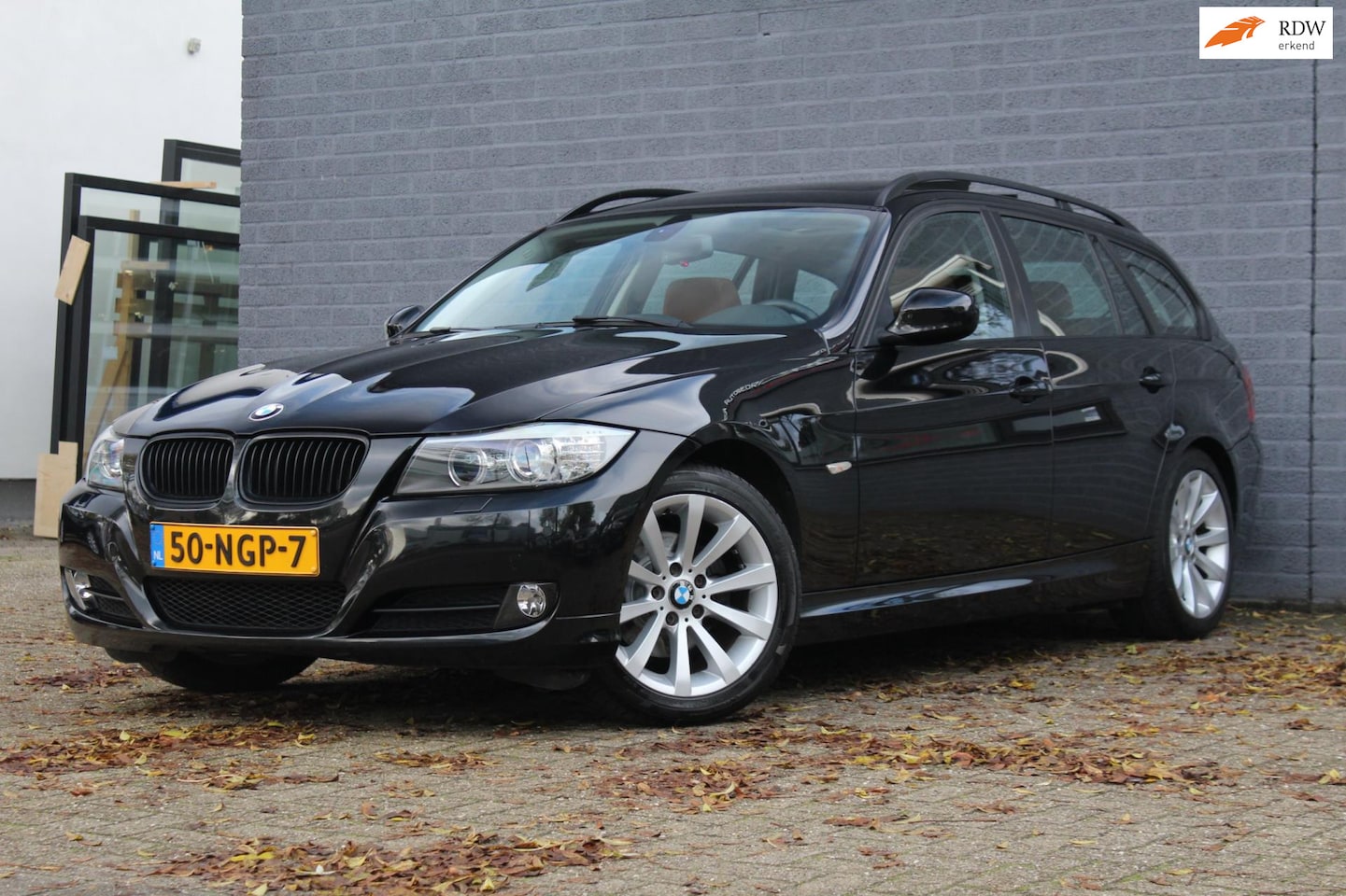 BMW 3-serie Touring - 318i High Executive Leder, Trekhaak, NAP - AutoWereld.nl