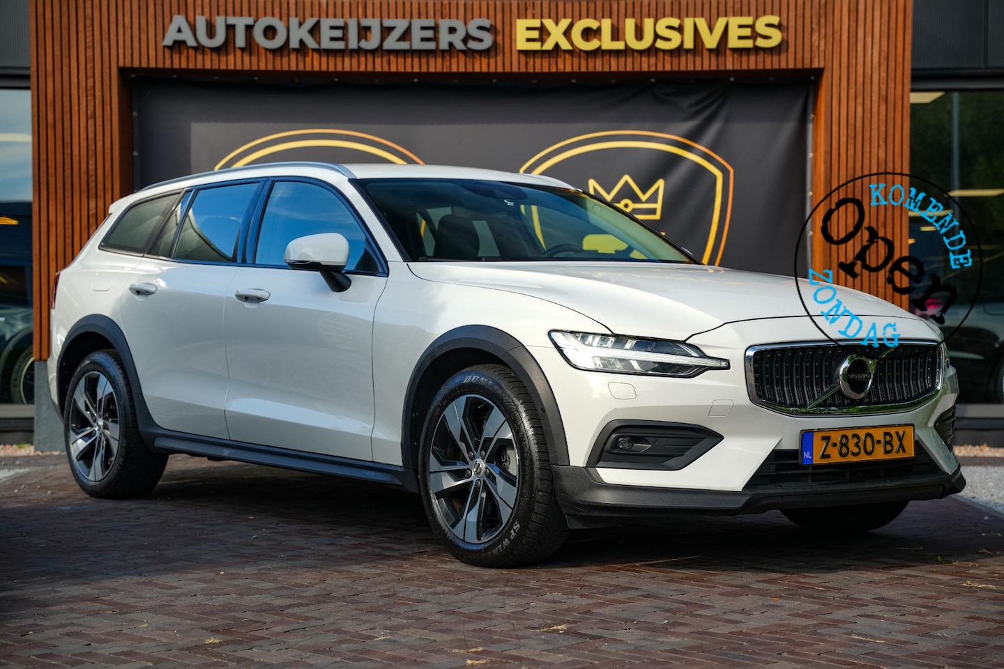 Volvo V60 Cross Country - 2.0 B5 AWD Pro Adaptieve Cruise Keyless Memory 18''LM - AutoWereld.nl
